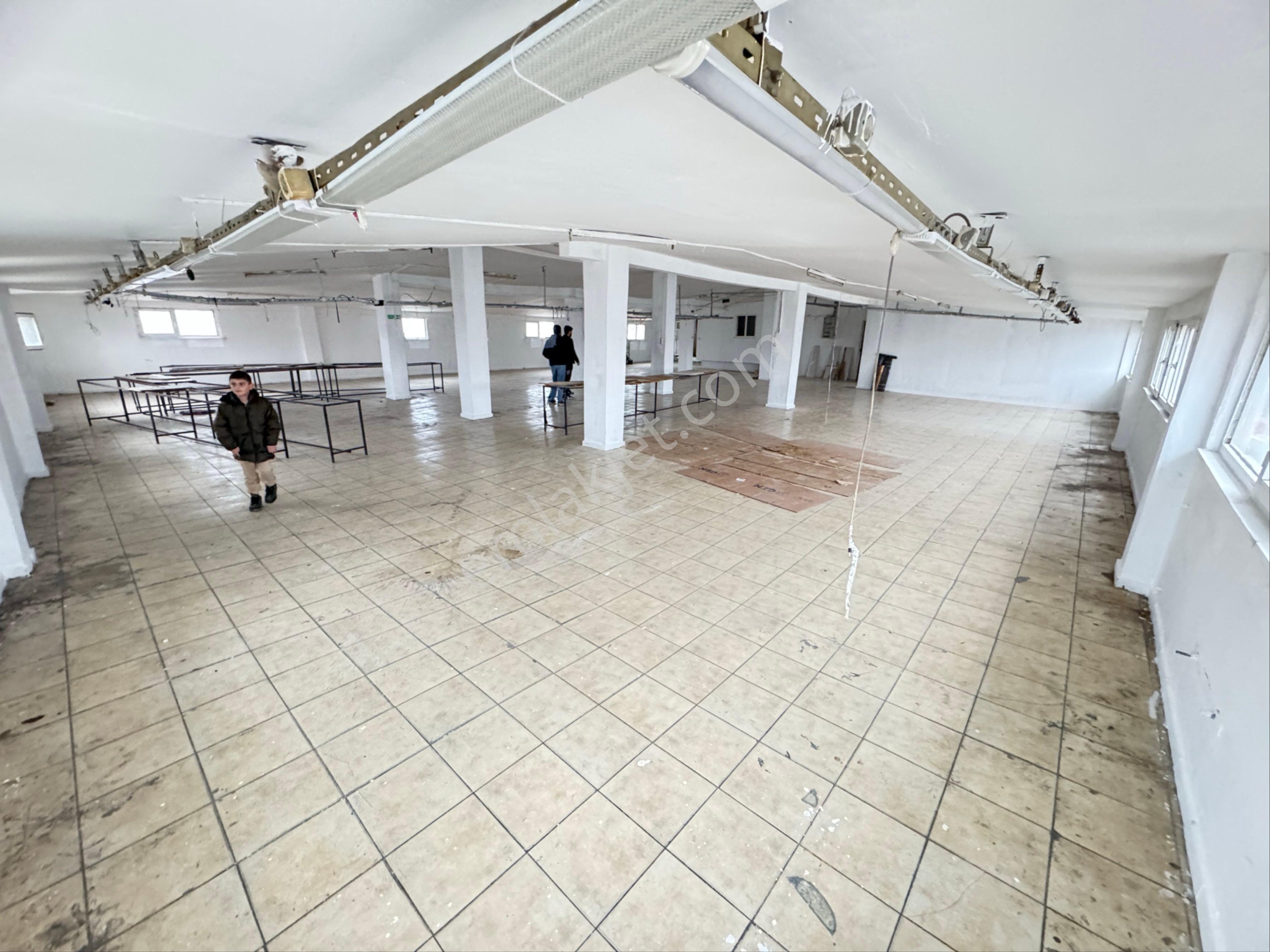 Zafer Yapı Gayrimenkulden Kiralık Çatıkatı Dükkan 400m2 İstanbul Sultangazi Cebeci Mahallesinde - Görsel 18