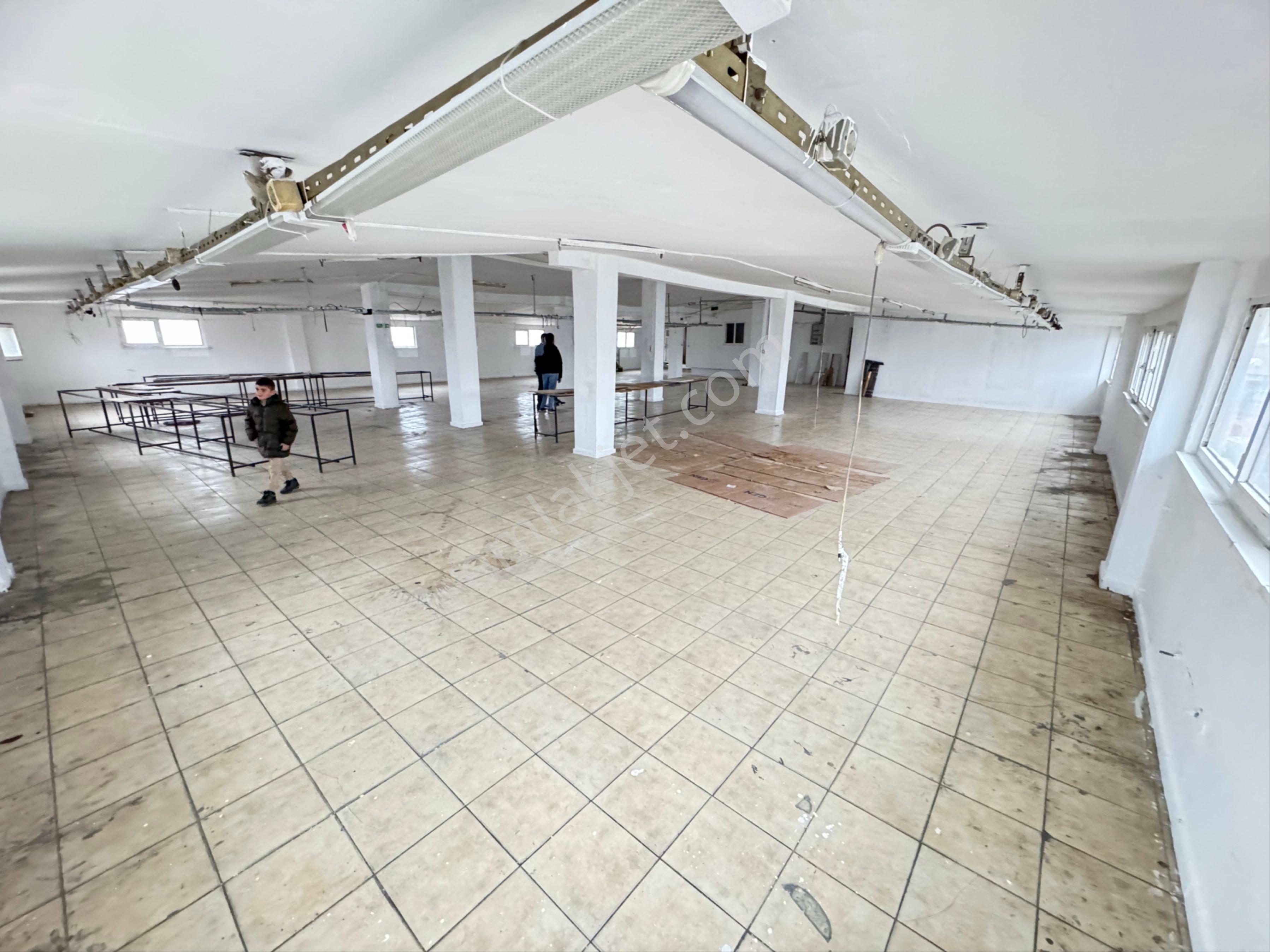 Zafer Yapı Gayrimenkulden Kiralık Çatıkatı Dükkan 400m2 İstanbul Sultangazi Cebeci Mahallesinde - Görsel 17