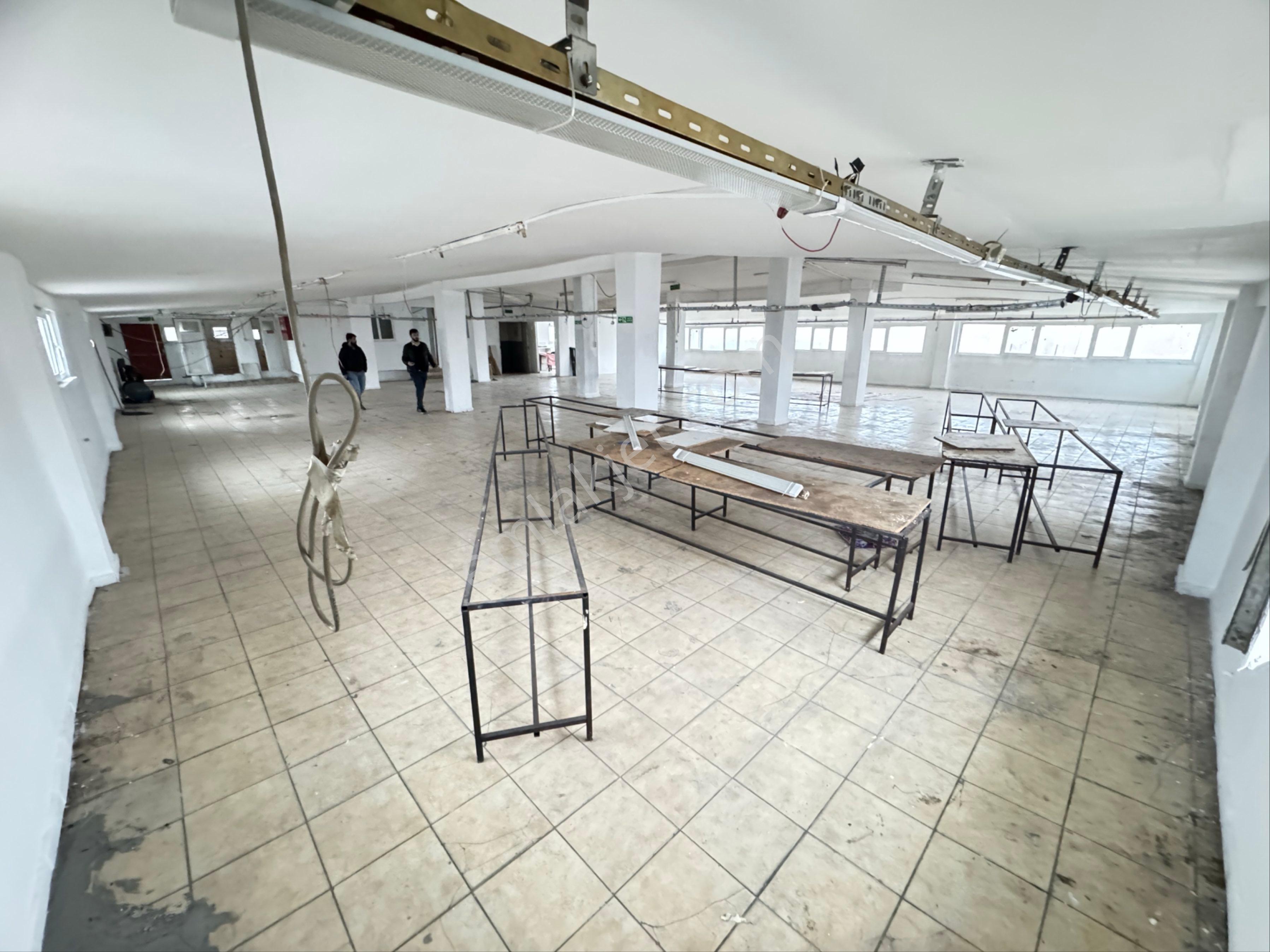 Zafer Yapı Gayrimenkulden Kiralık Çatıkatı Dükkan 400m2 İstanbul Sultangazi Cebeci Mahallesinde - Görsel 3