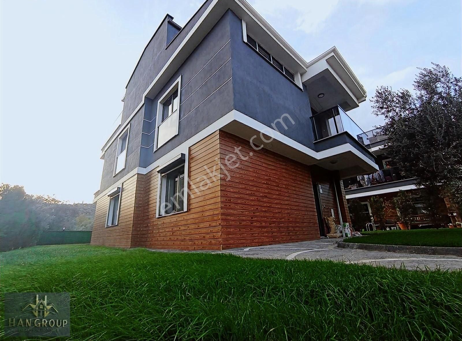 Edremit Güre Satılık Villa Han Emlaktan Gürede 5+1 Lüks Tribleks Villa