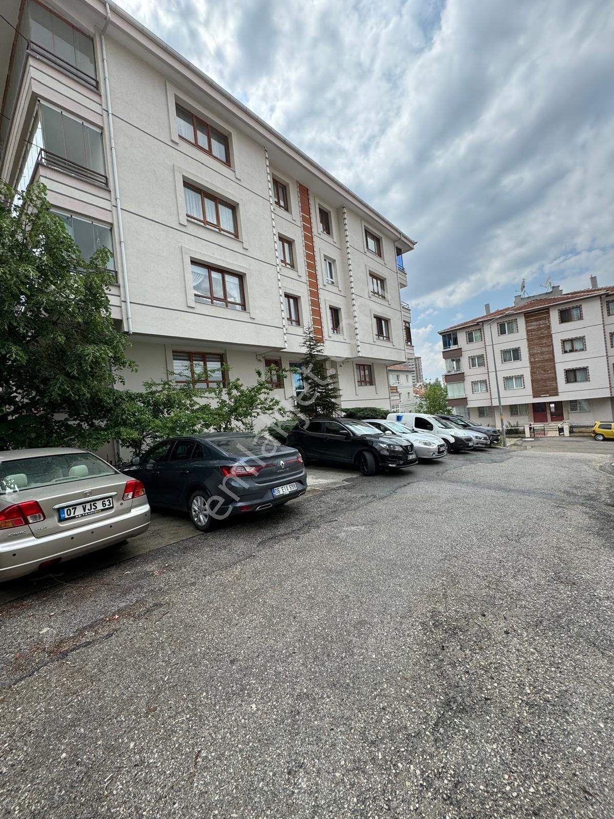 Çankaya Huzur Satılık Daire Lizbon Caddesi Yanı Yapılı Cam Balkonlu Satılık 3+1 Daire