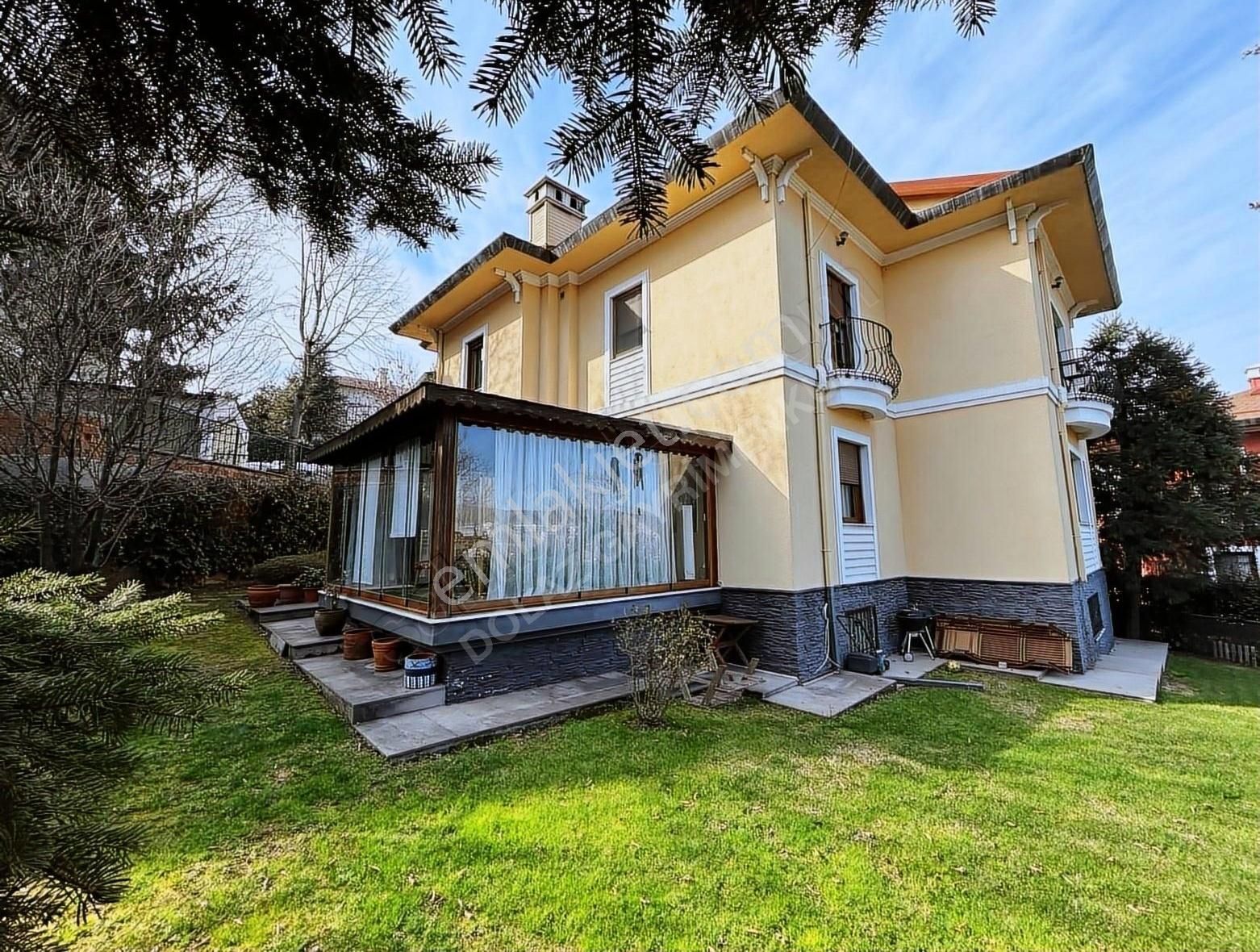 Sarıyer Zekeriyaköy Satılık Villa Zekeriyaköy Yeşiloba Lal Konaklarında Satılık 6+2 Müstakil Villa