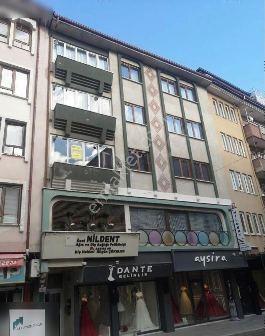 Isparta Merkez Yayla Satılık Daire Çarşı Merkezde Satılık Ara Kat 3+1 Daire