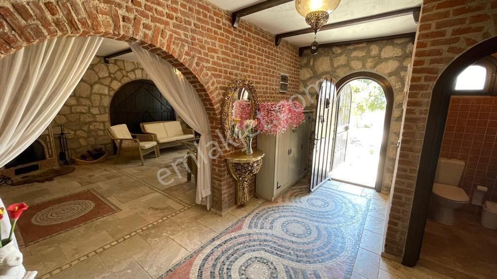 Dedim Yeşiltepede 700 Metre Arsa İçinde Havuzlu Otoparklı Full Eşyalı 5 + 2 Taş Villa - Görsel 22