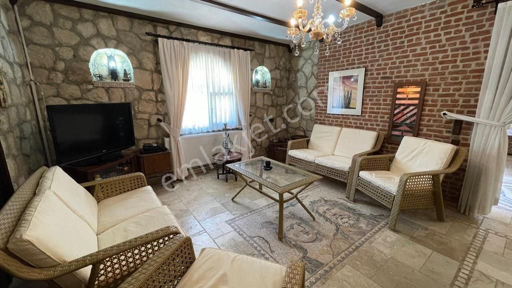 Dedim Yeşiltepede 700 Metre Arsa İçinde Havuzlu Otoparklı Full Eşyalı 5 + 2 Taş Villa - Görsel 35