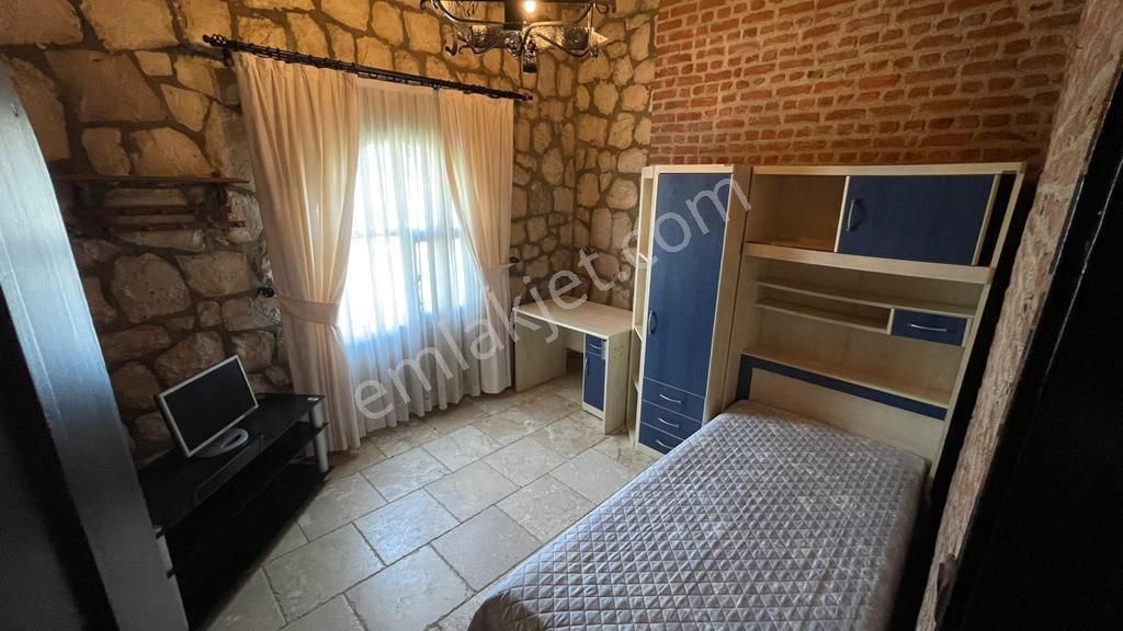 Dedim Yeşiltepede 700 Metre Arsa İçinde Havuzlu Otoparklı Full Eşyalı 5 + 2 Taş Villa - Görsel 34