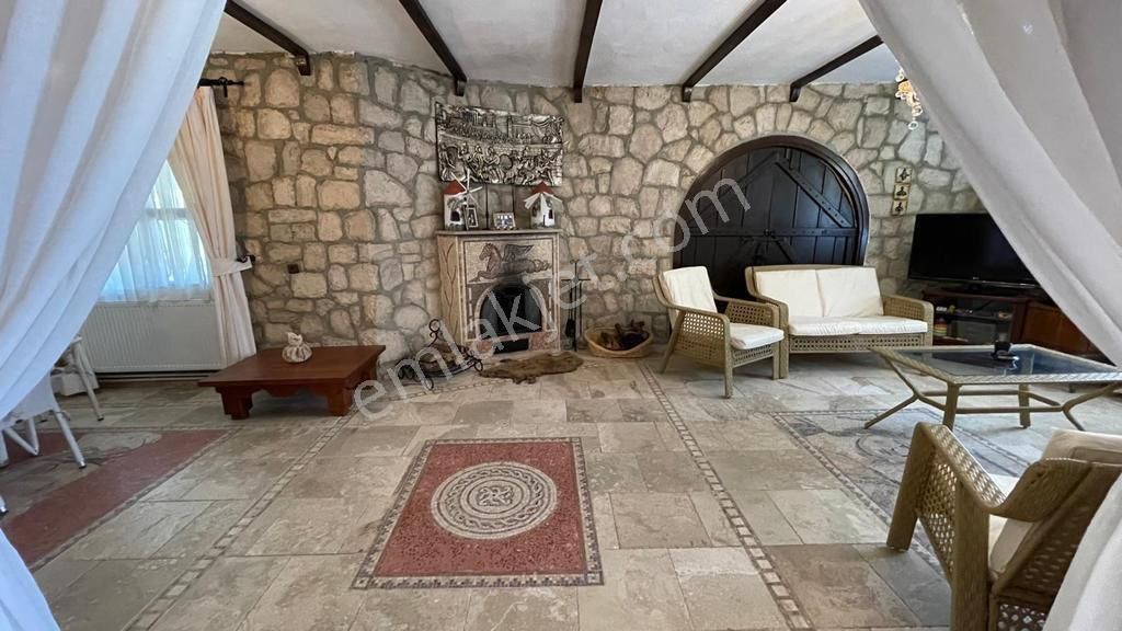 Dedim Yeşiltepede 700 Metre Arsa İçinde Havuzlu Otoparklı Full Eşyalı 5 + 2 Taş Villa - Görsel 20