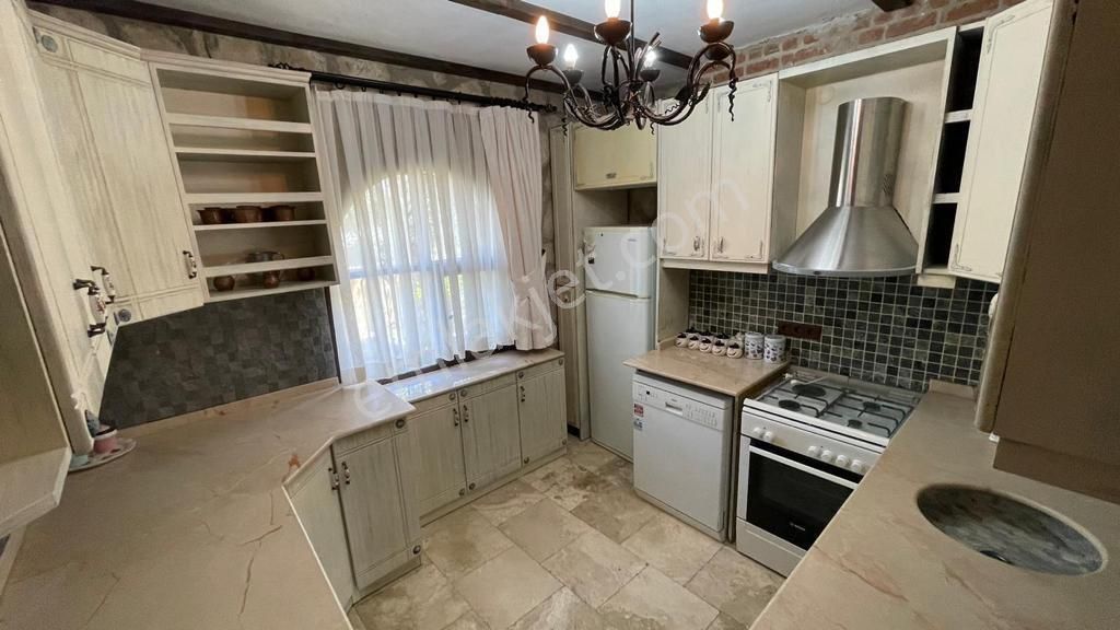 Dedim Yeşiltepede 700 Metre Arsa İçinde Havuzlu Otoparklı Full Eşyalı 5 + 2 Taş Villa - Görsel 19