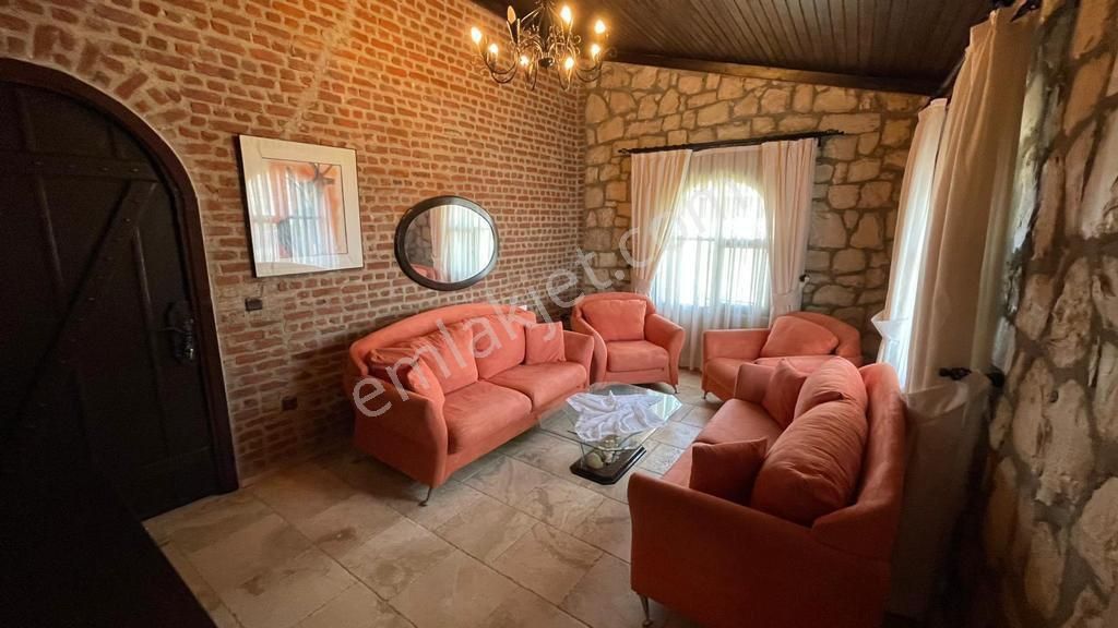 Dedim Yeşiltepede 700 Metre Arsa İçinde Havuzlu Otoparklı Full Eşyalı 5 + 2 Taş Villa - Görsel 14