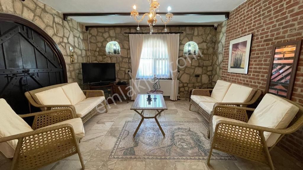 Dedim Yeşiltepede 700 Metre Arsa İçinde Havuzlu Otoparklı Full Eşyalı 5 + 2 Taş Villa - Görsel 17