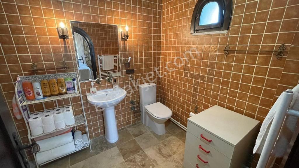 Dedim Yeşiltepede 700 Metre Arsa İçinde Havuzlu Otoparklı Full Eşyalı 5 + 2 Taş Villa - Görsel 23