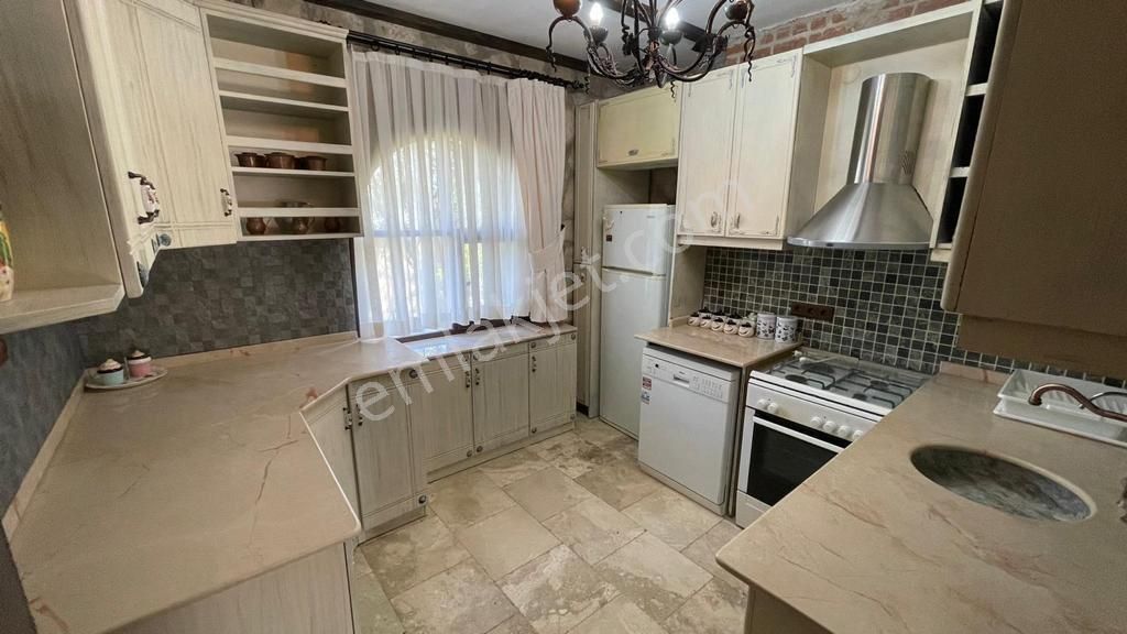 Dedim Yeşiltepede 700 Metre Arsa İçinde Havuzlu Otoparklı Full Eşyalı 5 + 2 Taş Villa - Görsel 32