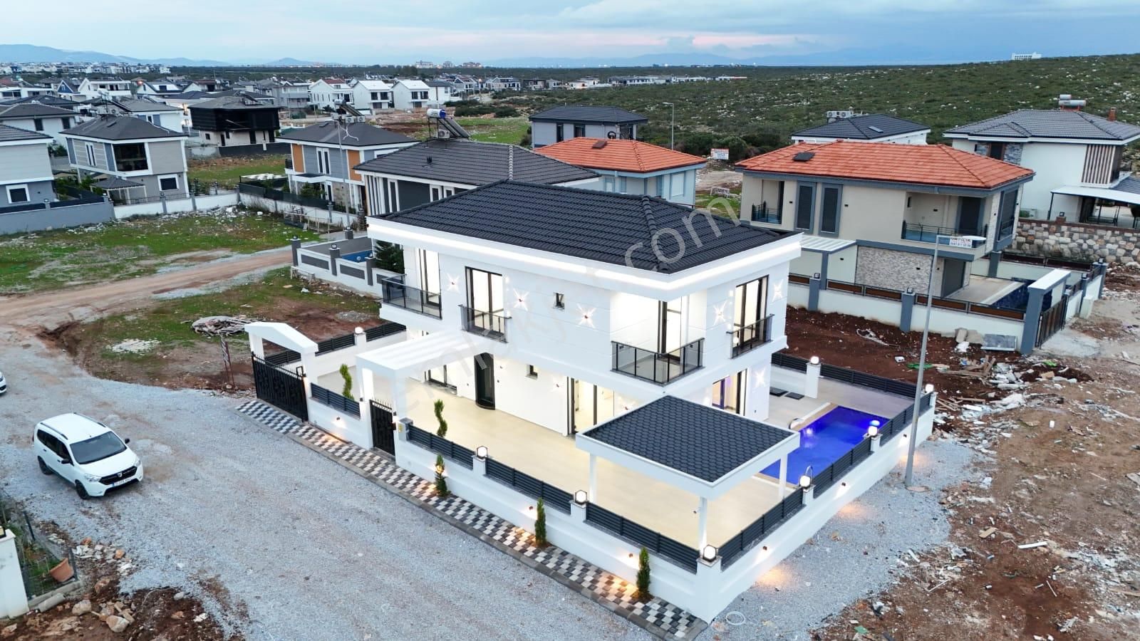 Didim Efeler Satılık Villa Didimde 275 M2 Arsa İçerisinde Tam Müstakil 3+1 Ayrı Mutfaklı Havuzlu Ful Akıllı Sistemli Villamız