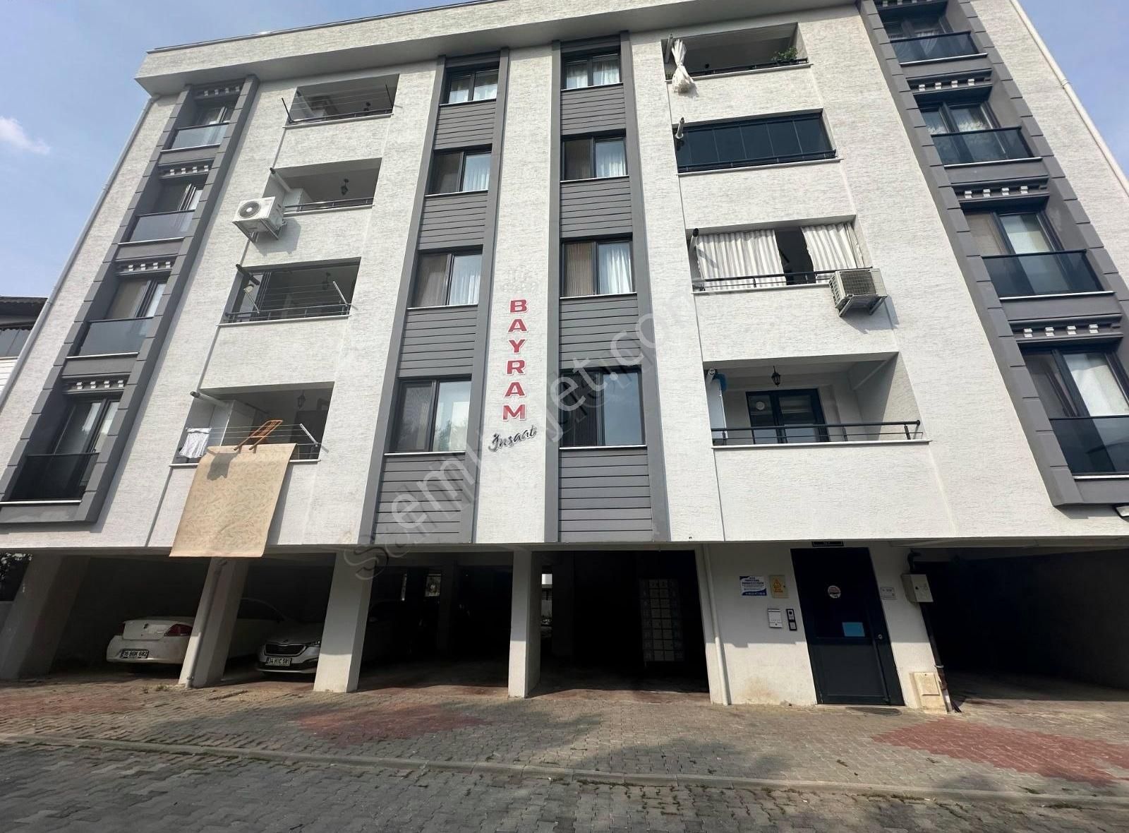 Orhangazi Hürriyet Satılık Daire Bursa Emlak Alem-i Sıfır 2+1 90 M2 Arakat Eşyalılarıyla Birlikte