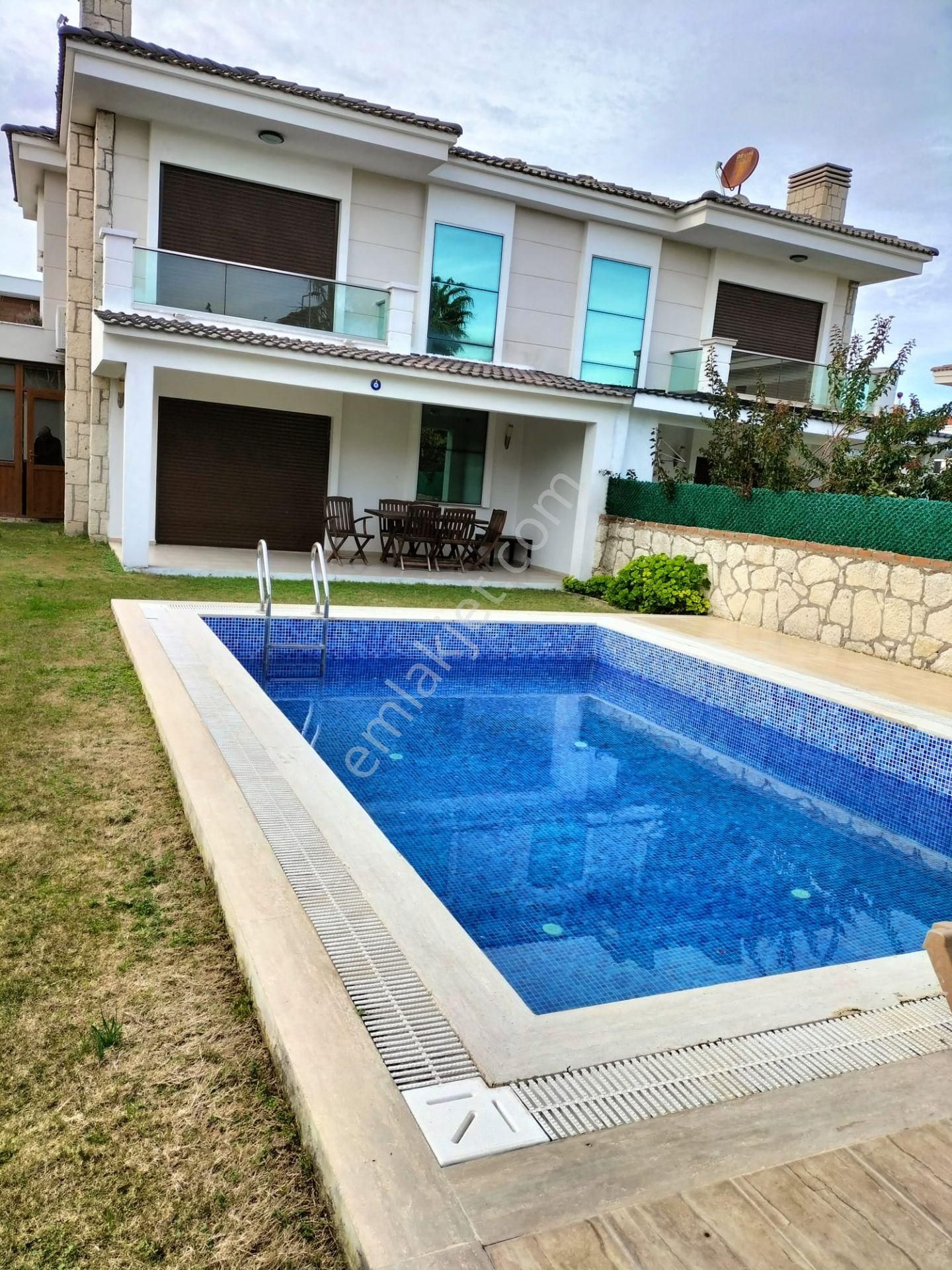 Çeşme Alaçatı Kiralık Müstakil Ev Alaçatı Göbene'de Sezonluk Kiralık Dubleks Villa