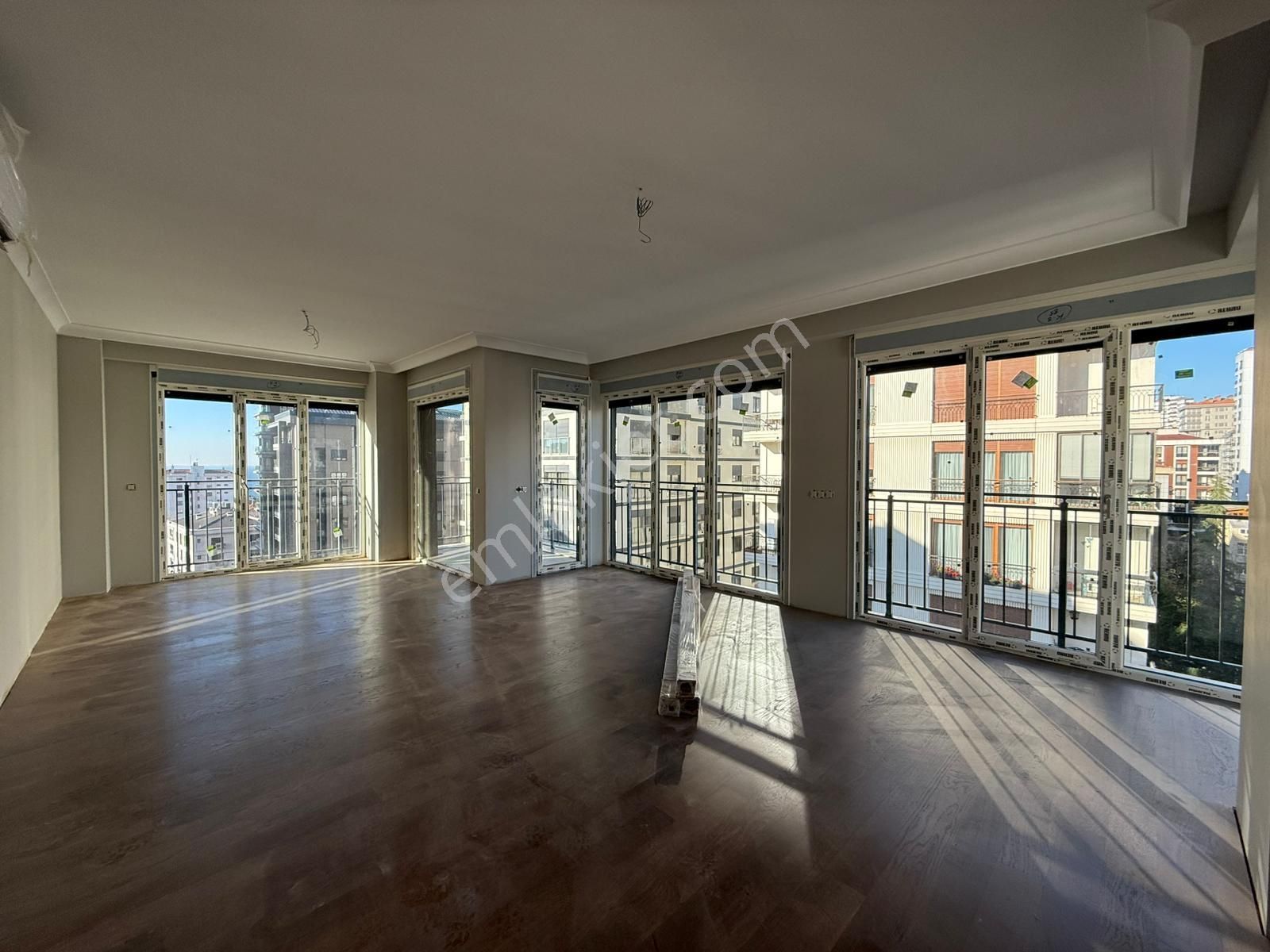 Kadıköy Caddebostan Satılık Daire Turyap'tan Deniz Manzaralı Boş 175m² Balkonlu Katta Tek 4+1