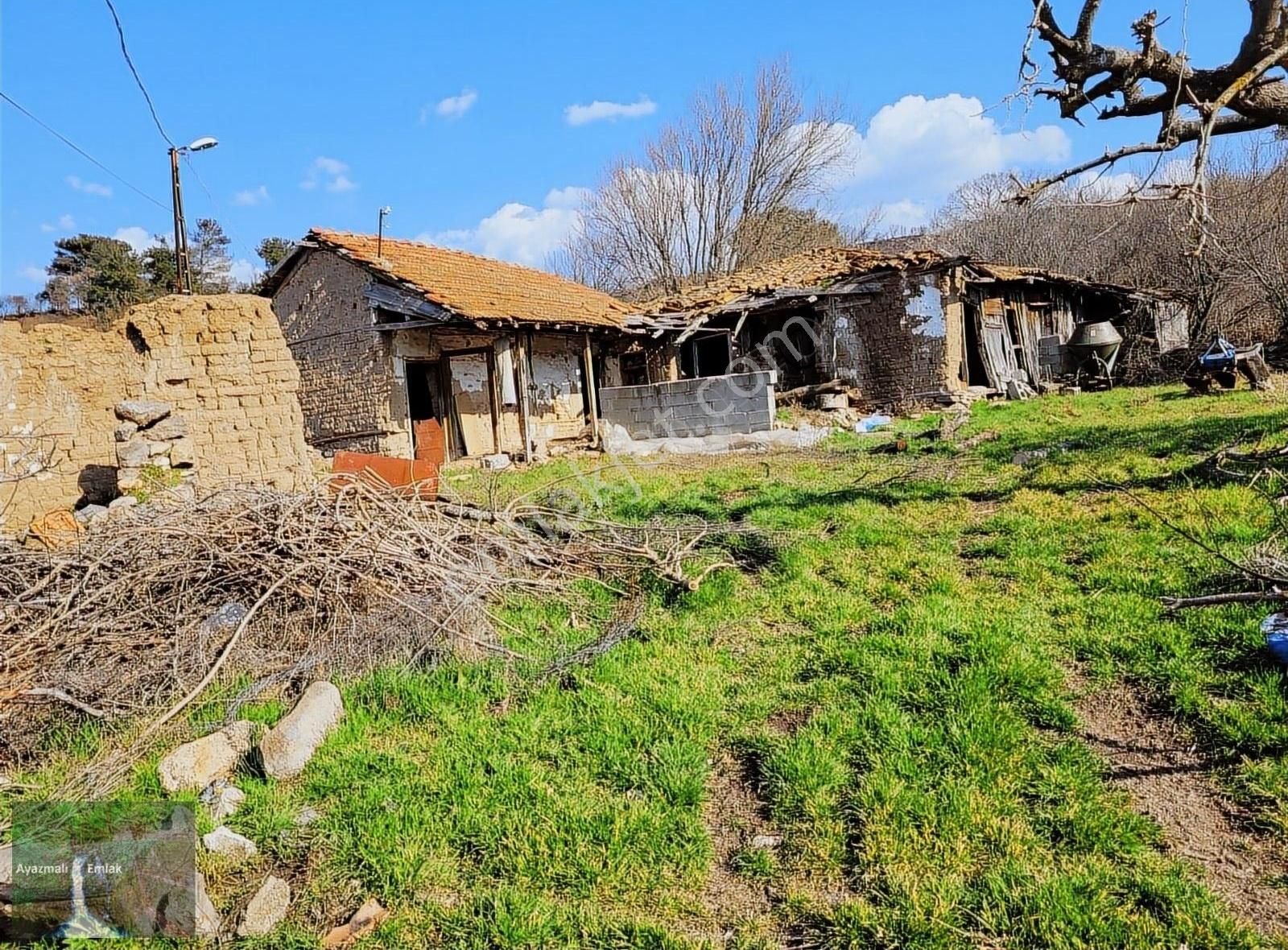 Bayramiç Aşağışevik Köyü Satılık Konut İmarlı Bayramiç Aşağışevik Köyünde Köşe Parsel Arsa