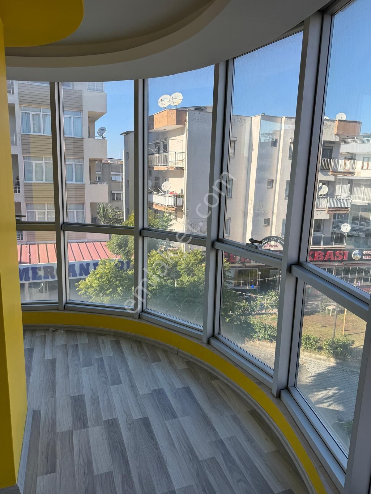 Kuşadası Türkmen Kiralık Daire Kuşadası Merkezde Çarşı İçerisinde Kiralık Ofis