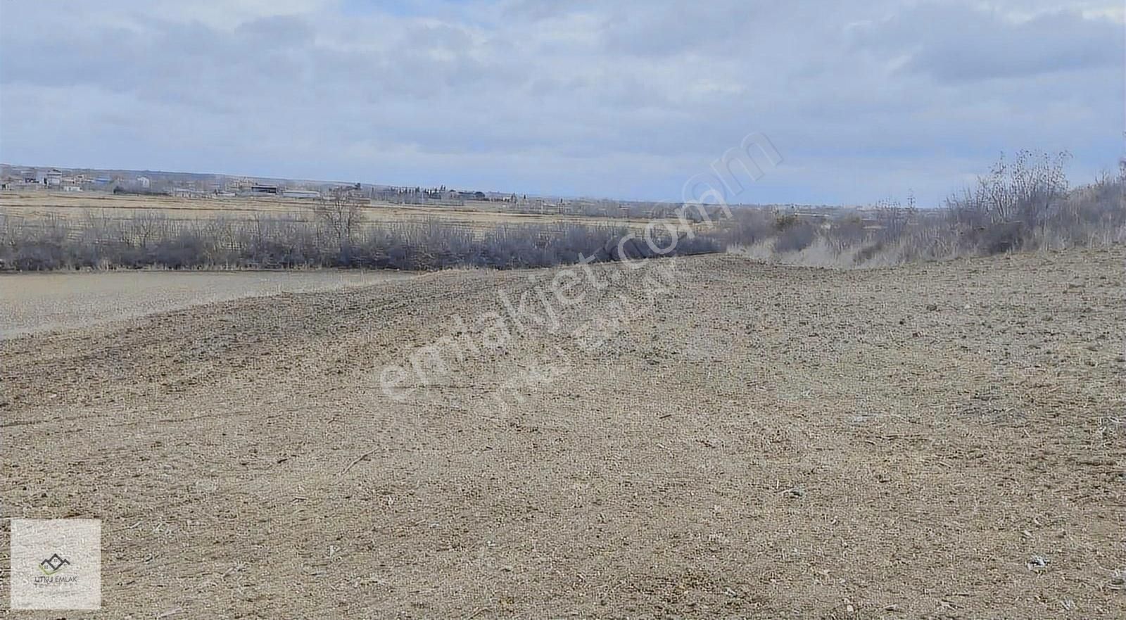 Babaeski Çiğdemli Köyü Satılık Tarla Utku Emlak'tan Babaeski Çiğdemli 8.836 M2 Köydibi Tarla