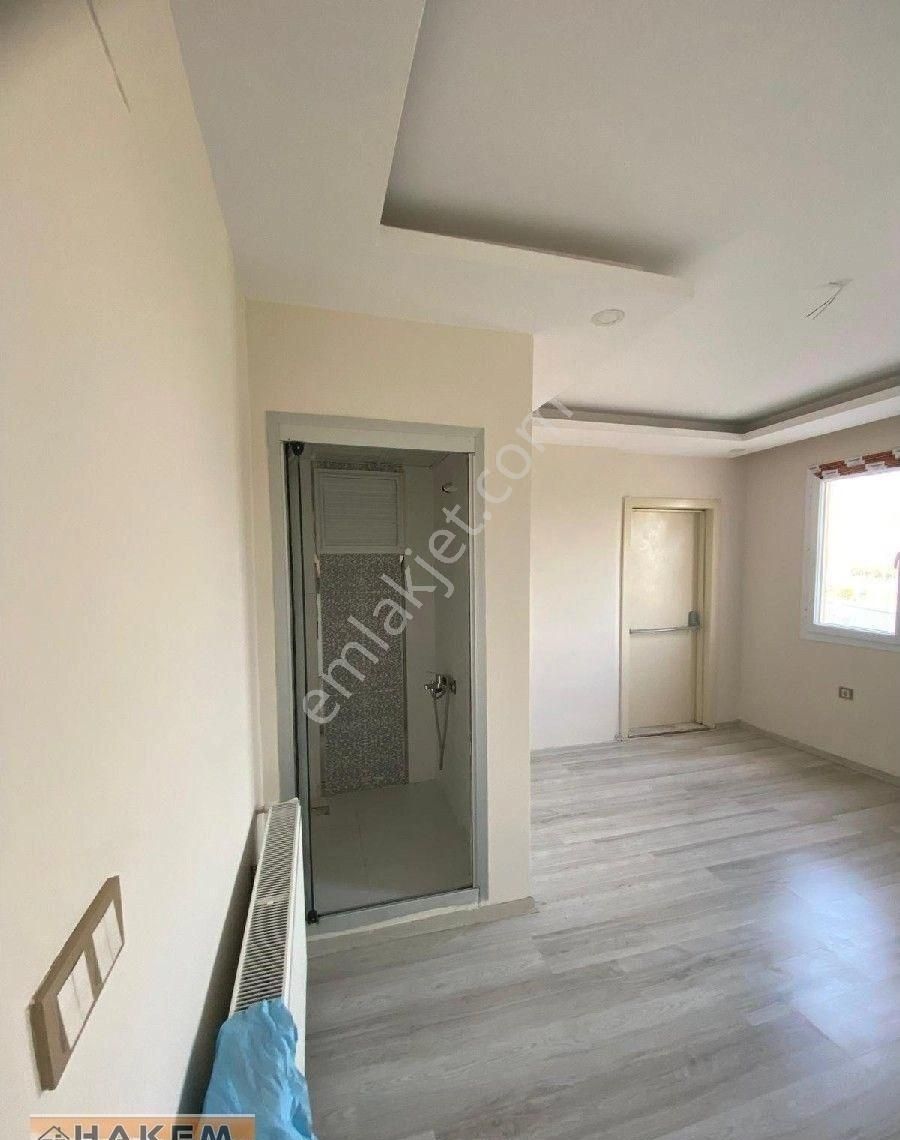 Hakem Emlak'tan Ptt Evlerinde Bulvar Üzeri İskânlı Krediye Uygun 3+1 Kapalı Mutfak Satılık Daire 🤝 - Görsel 2