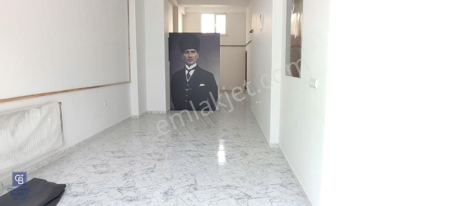 Maltepe Zümrütevler Satılık Dükkan & Mağaza Zümrütevler'de Kurumsal Firmalara Komşu Satılık 70 M2 Dükkan