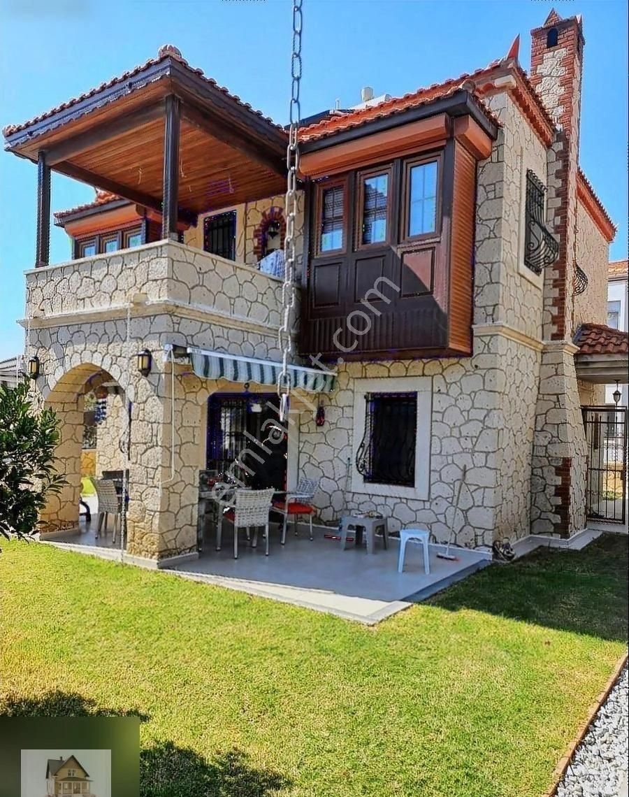 Çeşme Alaçatı Satılık Müstakil Ev İzmir Çeşme Alaçatıda Müstakil 360 M2 Eşyalı Satılık Villa