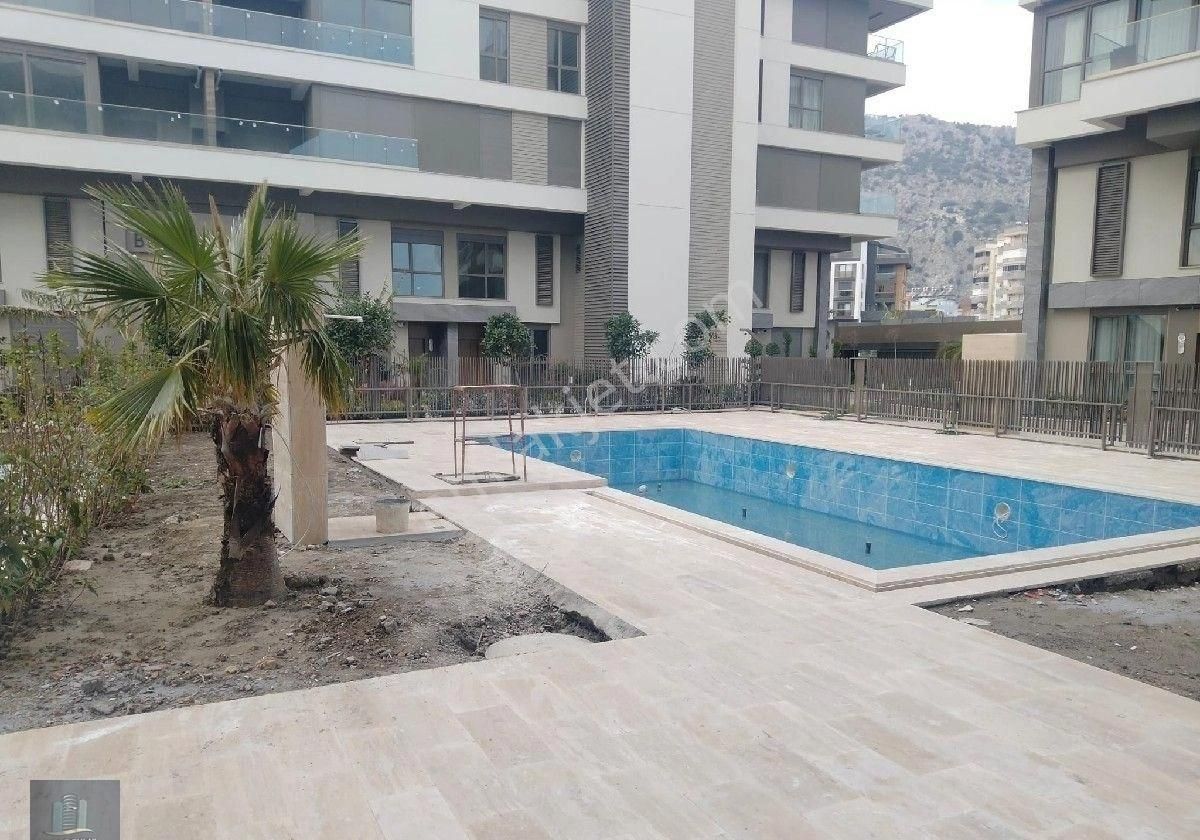 Konyaaltı Hurma Satılık Daire Antalya Konyaaltı Hurma'da Lüks 1+1 Sıfır Katta Yüzme Havuzlu Residence Yatırımlık Daire