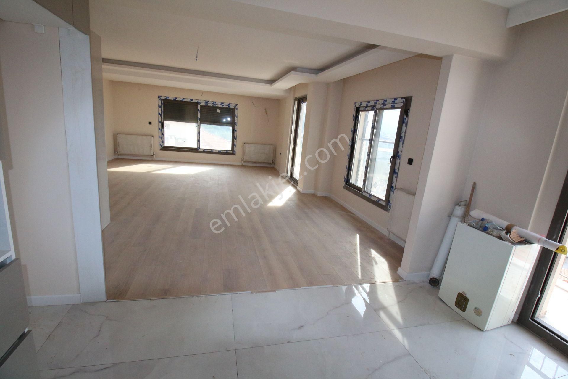 Karabağlar Basın Sitesi Satılık Daire Arga'dan Yeşilyurt Basın Sitesi Mh.3+1 Sıfır Lüx Satılık Daire.