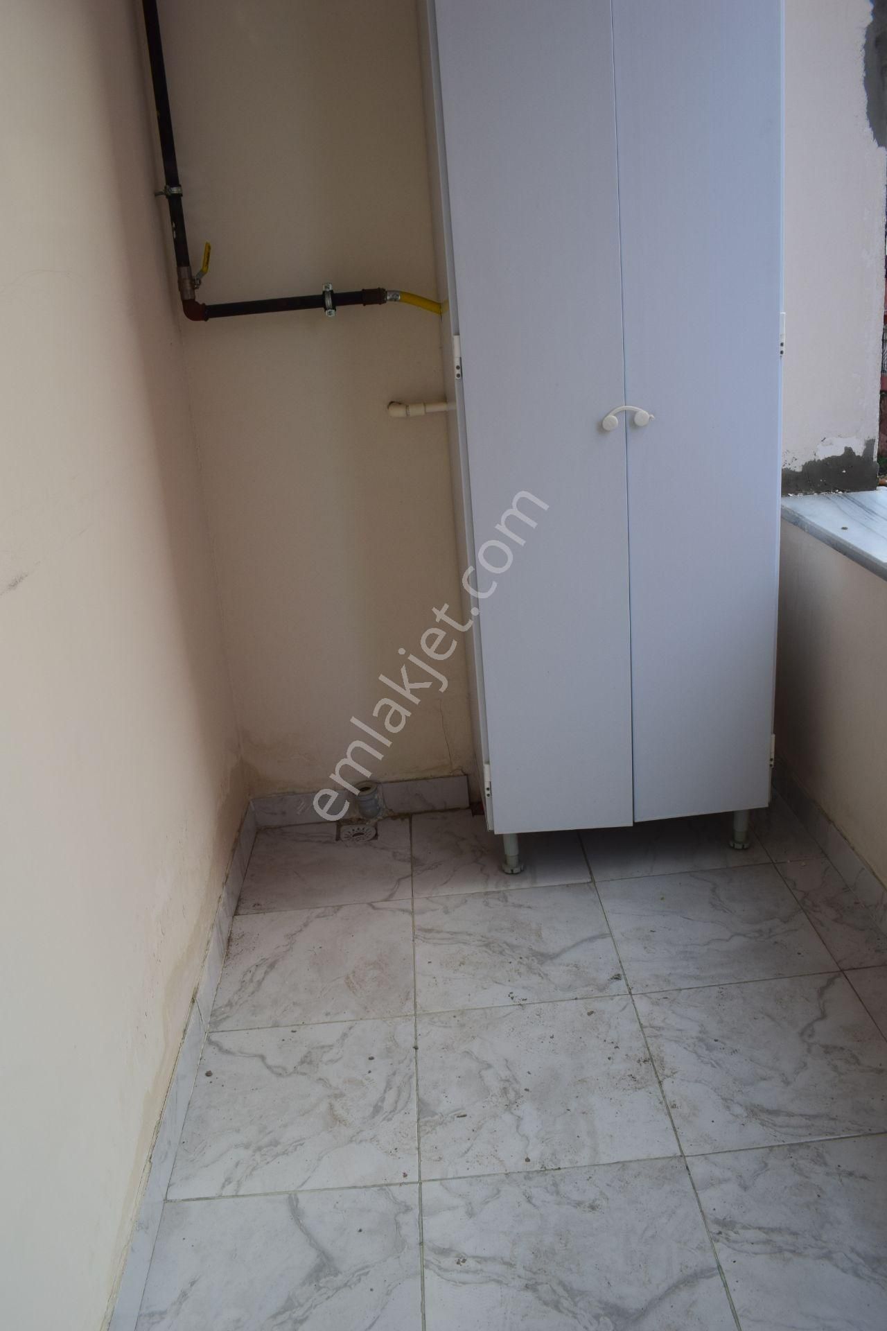 Arnavutköy Atatürk Kiralık Daire Atatürk Mah.de Hakanlar İnşaattan Kiralık 90m2 2+1 1.kat Daire