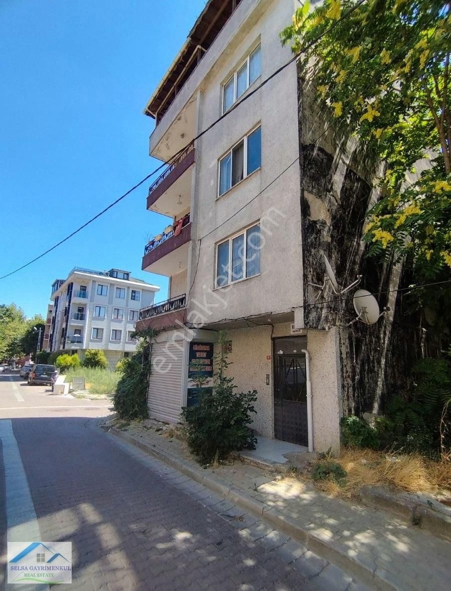 Avcılar Denizköşkler Satılık Daire Avcılar Denizköşkler Mah 2.kat 2+1 80 M2