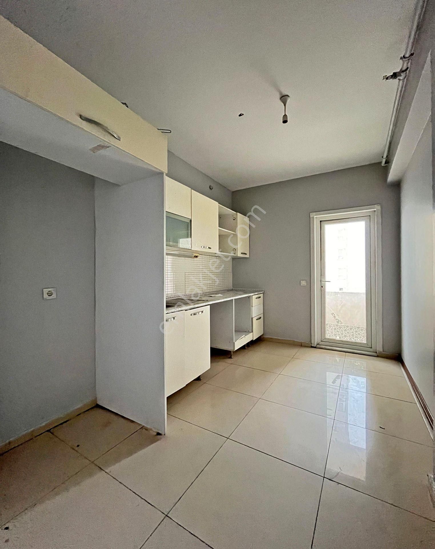 Esenyurt Necip Fazıl Kısakürek Kiralık Daire Karadeniz İnşaattan Kiralık Star Towersta 2+1 Arakat