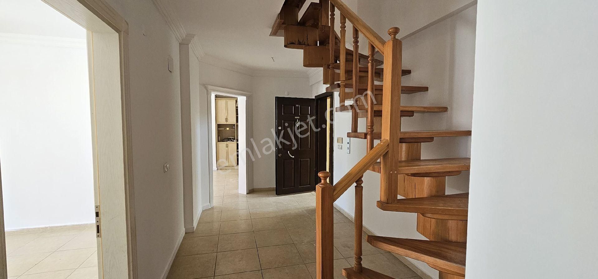 Alanya Mahmutlar Satılık Daire Salı Pazarı İçinde Satılık 3+1 Dubleks Daire