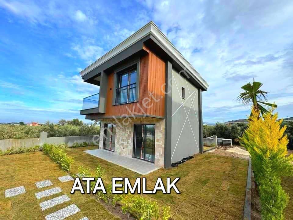 Kuşadası Davutlar Satılık Yazlık Kuşadasında Havuzlu Sitede Köşe Konumlu Tek Müstakil Bahçeli Sıfır Villa