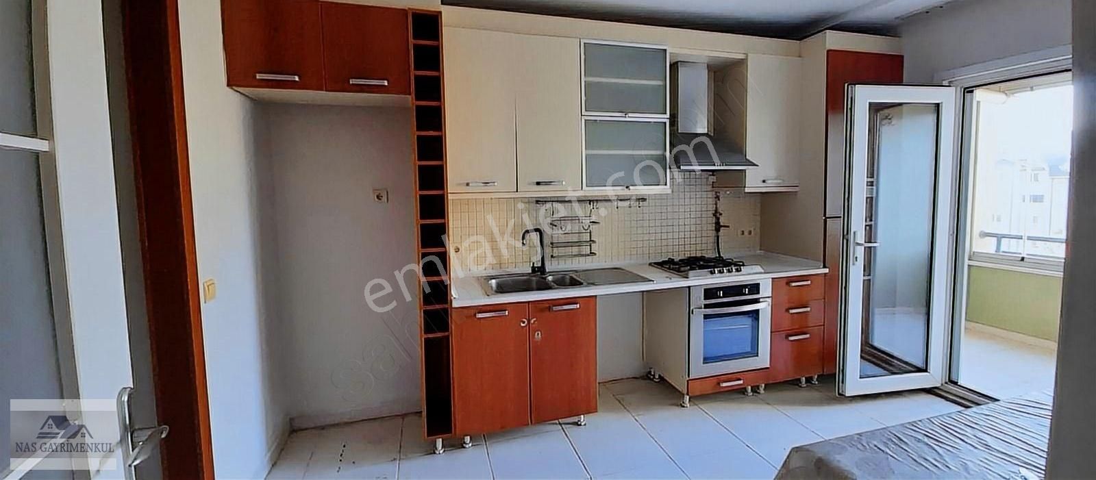 Küçükçekmece Atakent Marmaraya Yakın Kiralık Daire Avrupa Konutları 1.sit.boş 126 M2 Boyalı 3+1 Kiralık