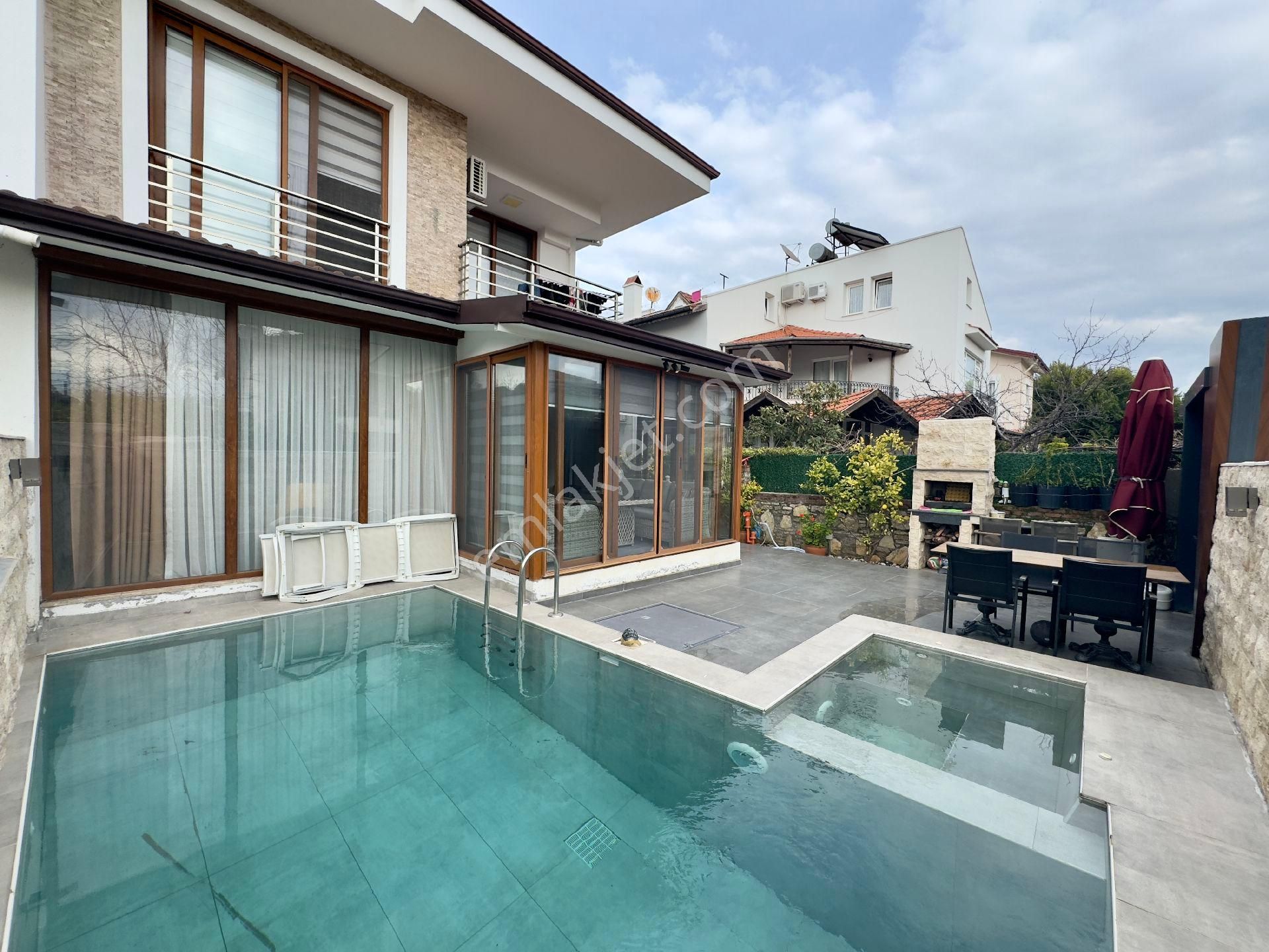 Fethiye Akarca Satılık Villa Muğla Fethiye Akarca Mh. 3+1 Satılık Triplex Denize 200 Mt Lüx Satılık Villa