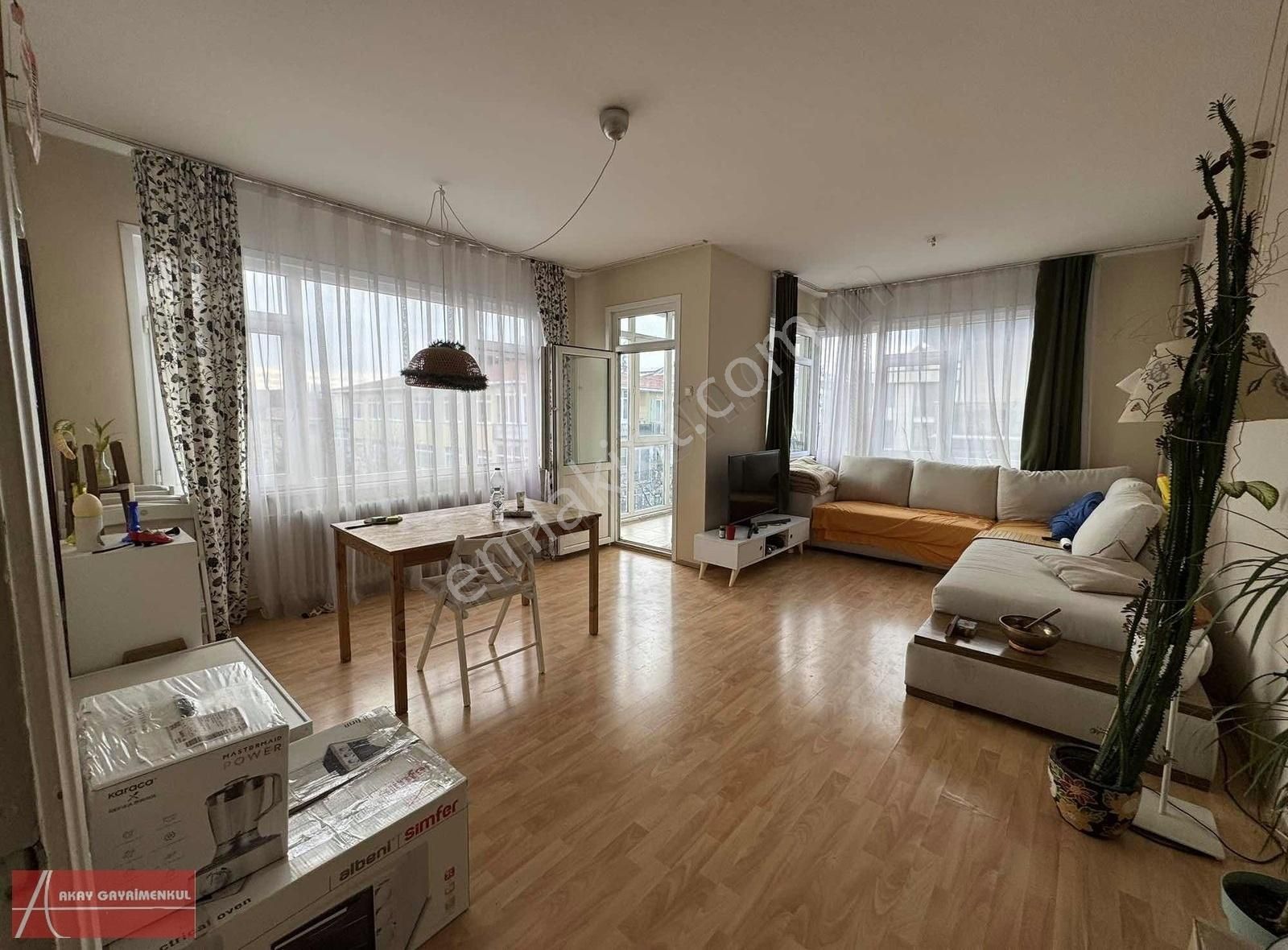 Kadıköy Acıbadem Satılık Daire Acıbadem Cad.2.paralel Temiz Yapılı 2+1 90m²ön Cephe Daire