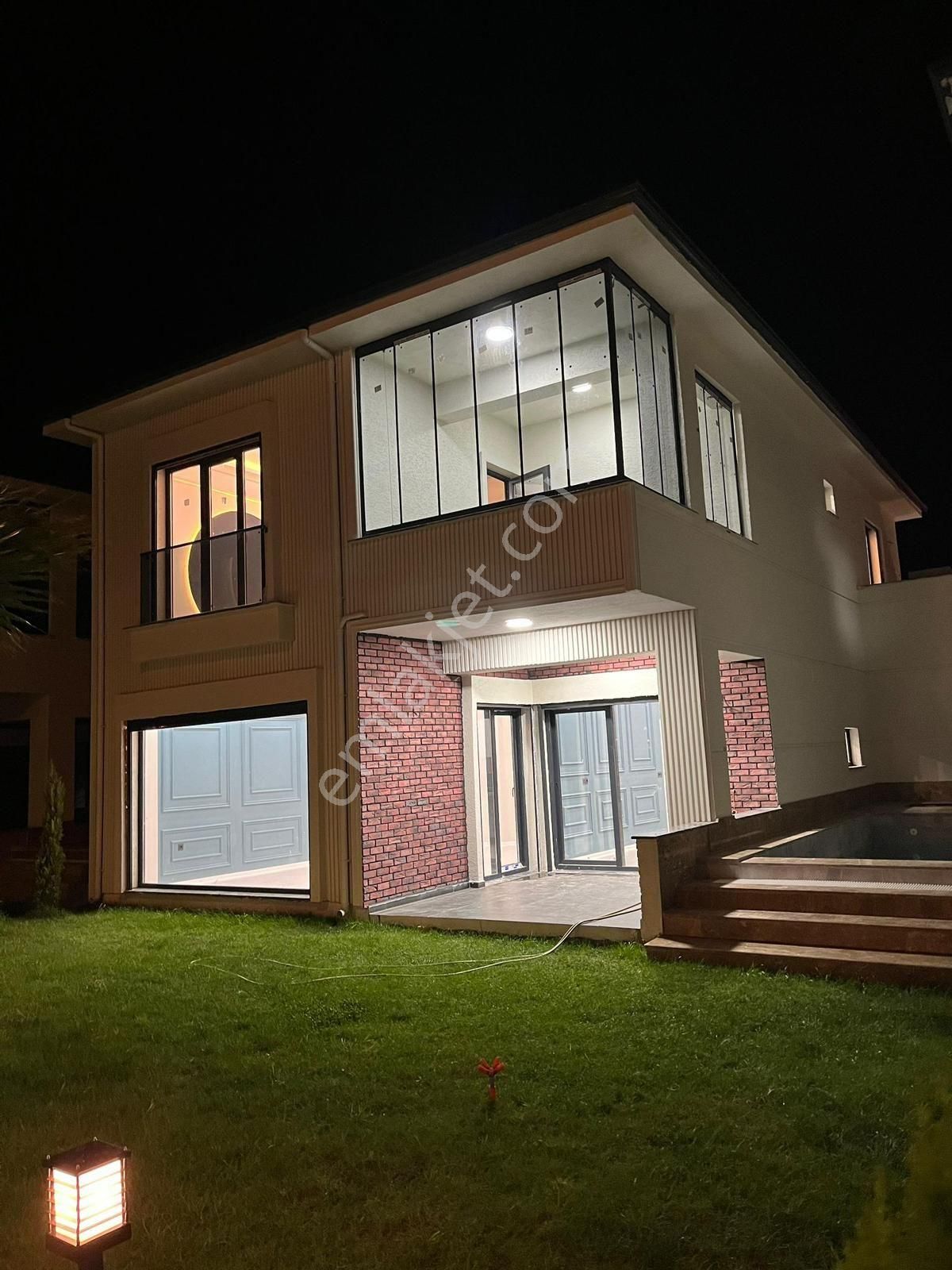 Edremit Kızılkeçili Satılık Villa Edremit Kızılkeçili Mahallesinde Satılık Ultralüks Villa