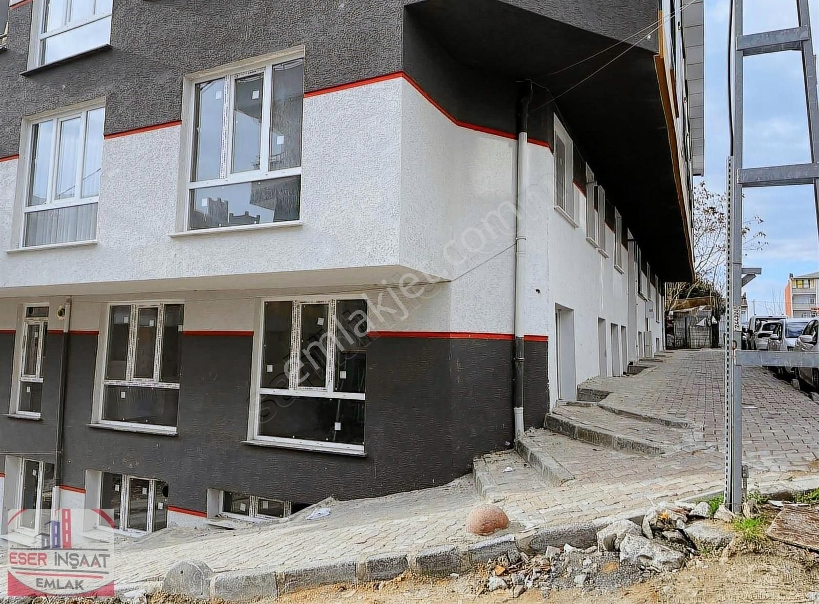 Başakşehir Güvercintepe Satılık Daire Eser Emlaktan Satılık3+1 110m2 Yüksek Camlı Bahçe Katı