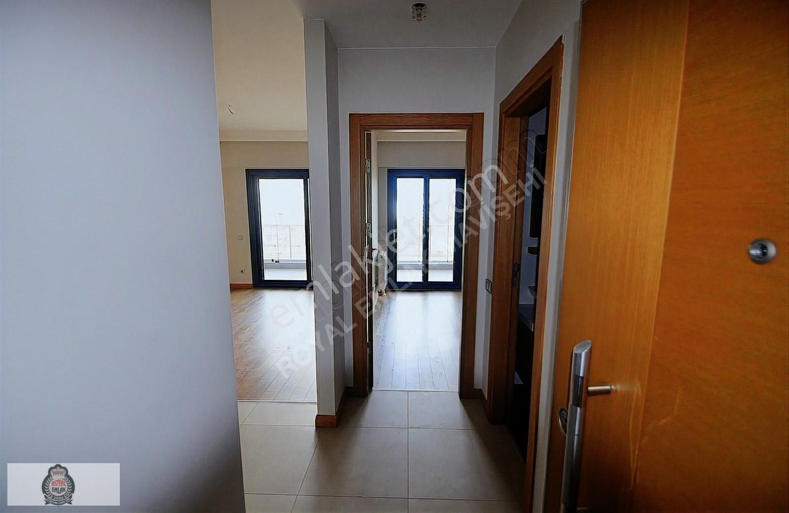 Karşıyaka Mavişehir Satılık Daire Mavişehir Modern-4'te Satılık Boş, Cam Balkonlu 1+1 Daire