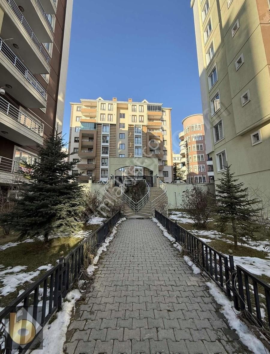 İpekyolu Hafiziye Kiralık Daire Baran Emlak'tan İki Nisan'da 4+1 Daire Kiralık'tır