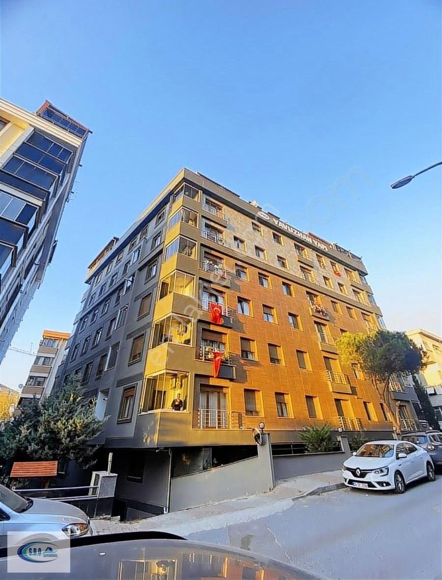 Maltepe Küçükyalı Satılık Daire Maltepe'de Ana Cadde Üzerinde 3+1 120 M2 Satilik Arakat Daire