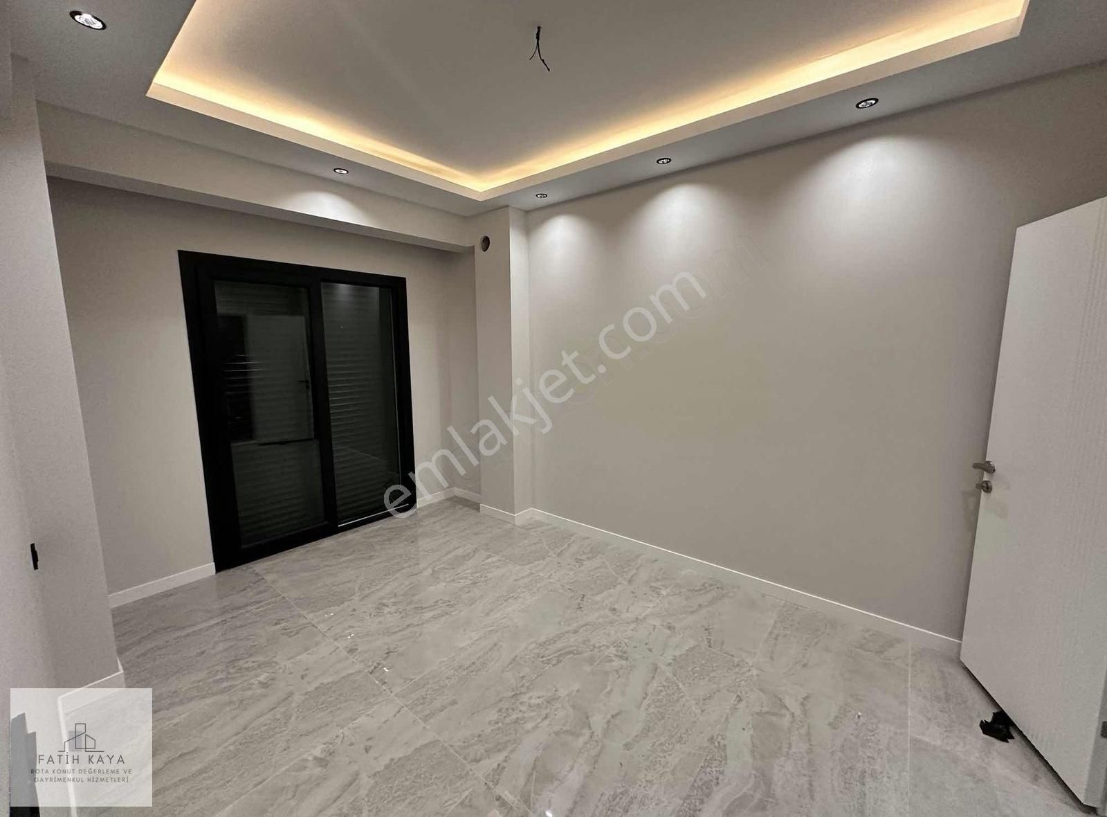 Yenişafakta Yeşil Alan Cepheli O.panjurlu Cephesi Açık 3+1 Daire