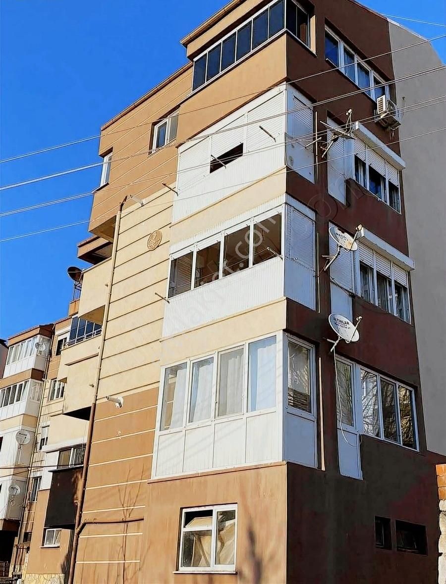 Bigadiç Emek Kiralık Daire Emek Mah. Koşuyolu Caddeye Yakın Kiralık Ara Kat 2+1 Daire