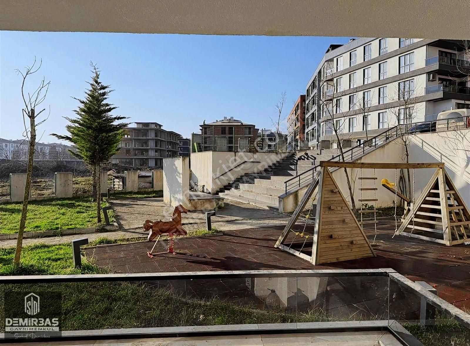 Demirbaş Gayrimenkulden Üniversite Bölgesinde Kiralık 2+1 Eşyalı