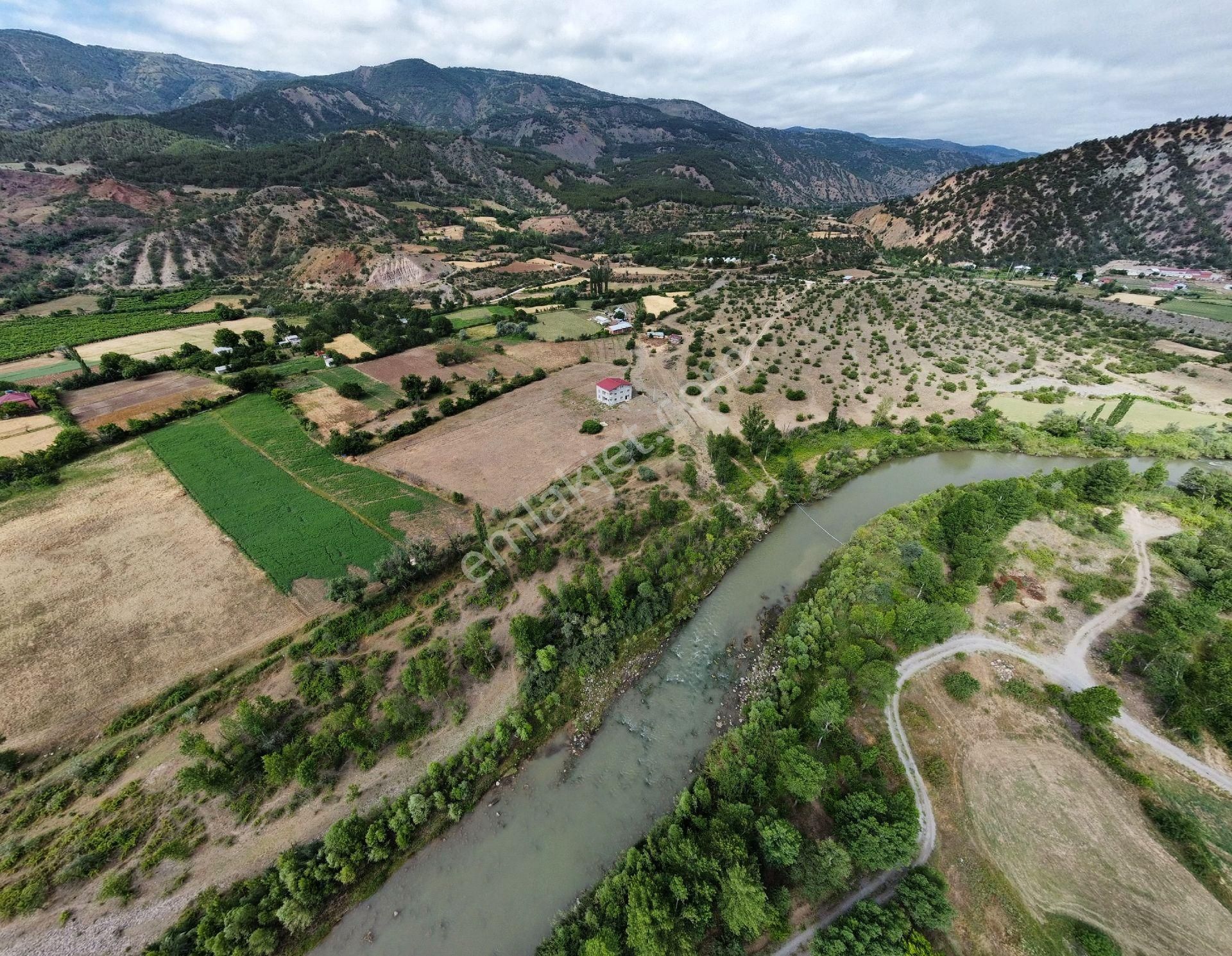 Koyulhisar Yukarıkale Satılık Konut İmarlı Günaydın Emlaktan Sivas Koyluhisarda Satılık İmarlı 6.350m2 Arsa Ve 3 Katlı Bina