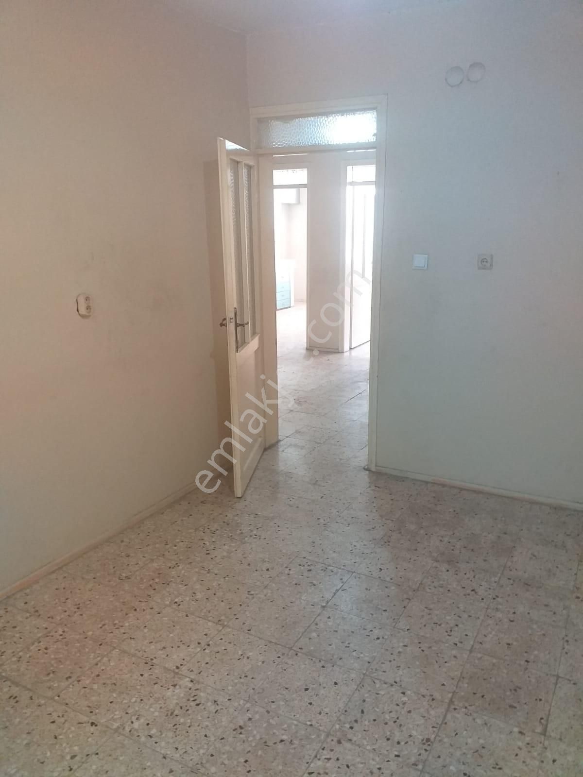 Buca Hürriyet Mahallesinde Kiralık 2+1 Arakat Asansörlü Açık Mutfak Doğalgazlı Daire - Görsel 2