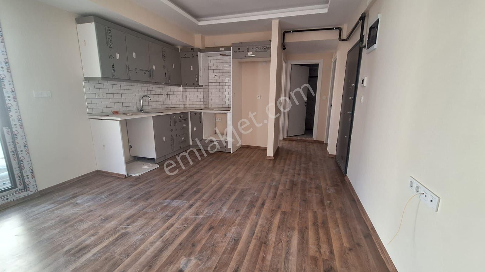 Buca Hürriyet Mahallesinde Kiralık 2+1 Arakat Asansörlü Açık Mutfak Doğalgazlı Daire