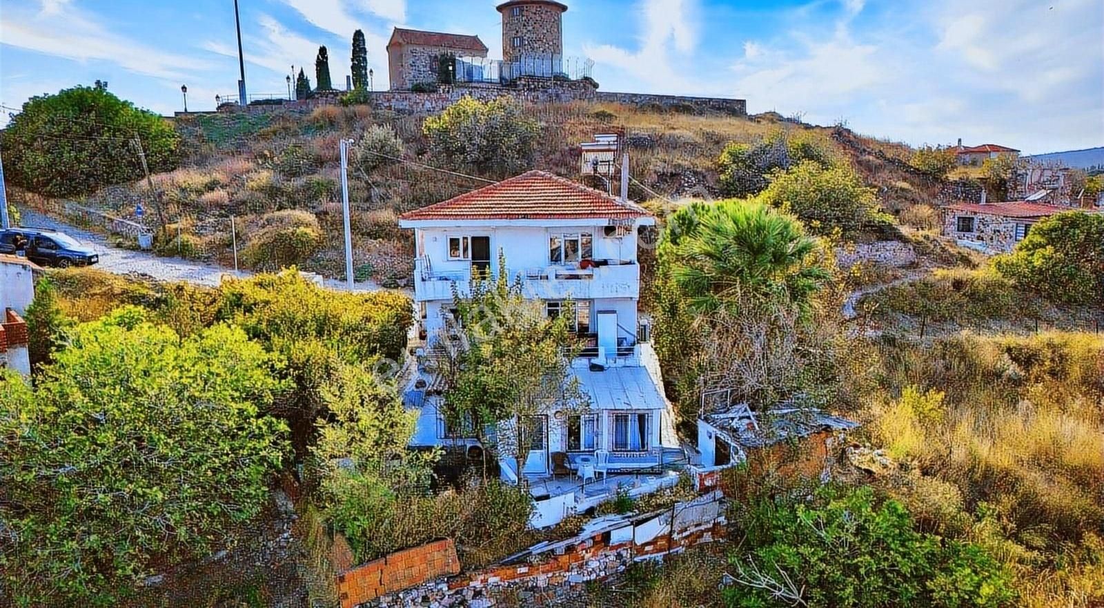 Ayvalık Namık Kemal Satılık Müstakil Ev Su Gayrimenkul'den Cunda Adası'nda Deniz Manzaralı Müstakil Ev