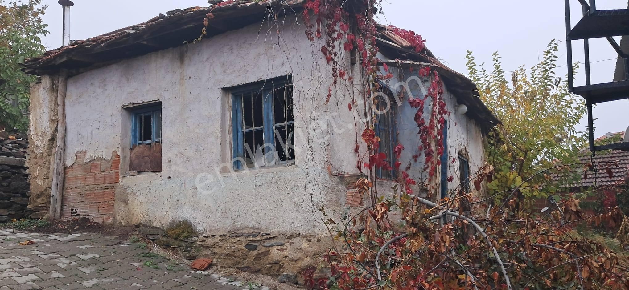 Manisa Turgutlu Satılık Köy Evi Turgutlu Satılık Gökgedik Mah Kelepir Müstakil Ev Köy İçinde Elektrik Ve Su Vardır