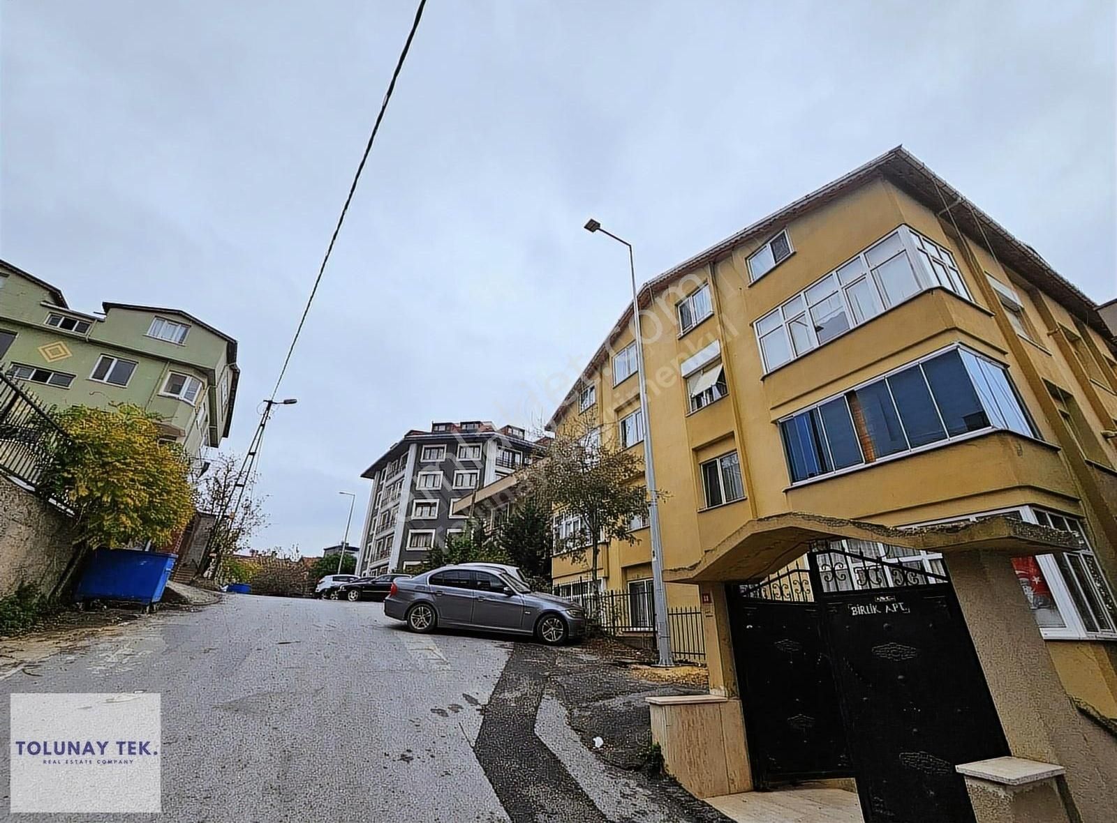 Üsküdar Bahçelievler Satılık Daire Çengelköy'de 3+1/140m2 Ara Kat 100 M2 Arsa Payı Bulunmaktadır...